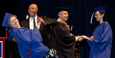 J.R. Martinez dances with a Clark College graduate