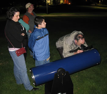 Dick Shamrell and guests look through a telescope